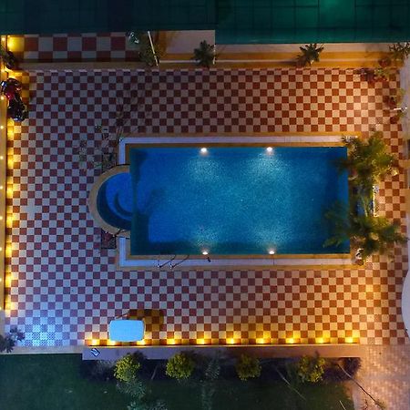 Krishna Farm Hotel Vasad Esterno foto