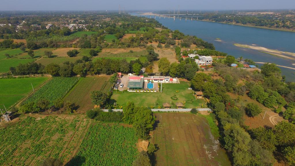 Krishna Farm Hotel Vasad Esterno foto
