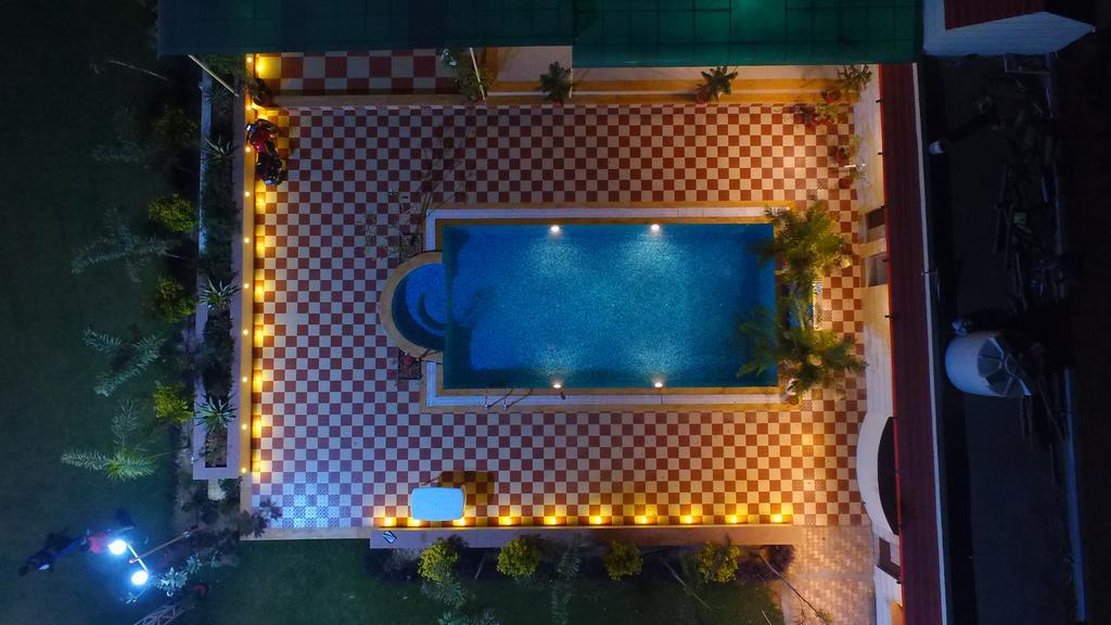 Krishna Farm Hotel Vasad Esterno foto